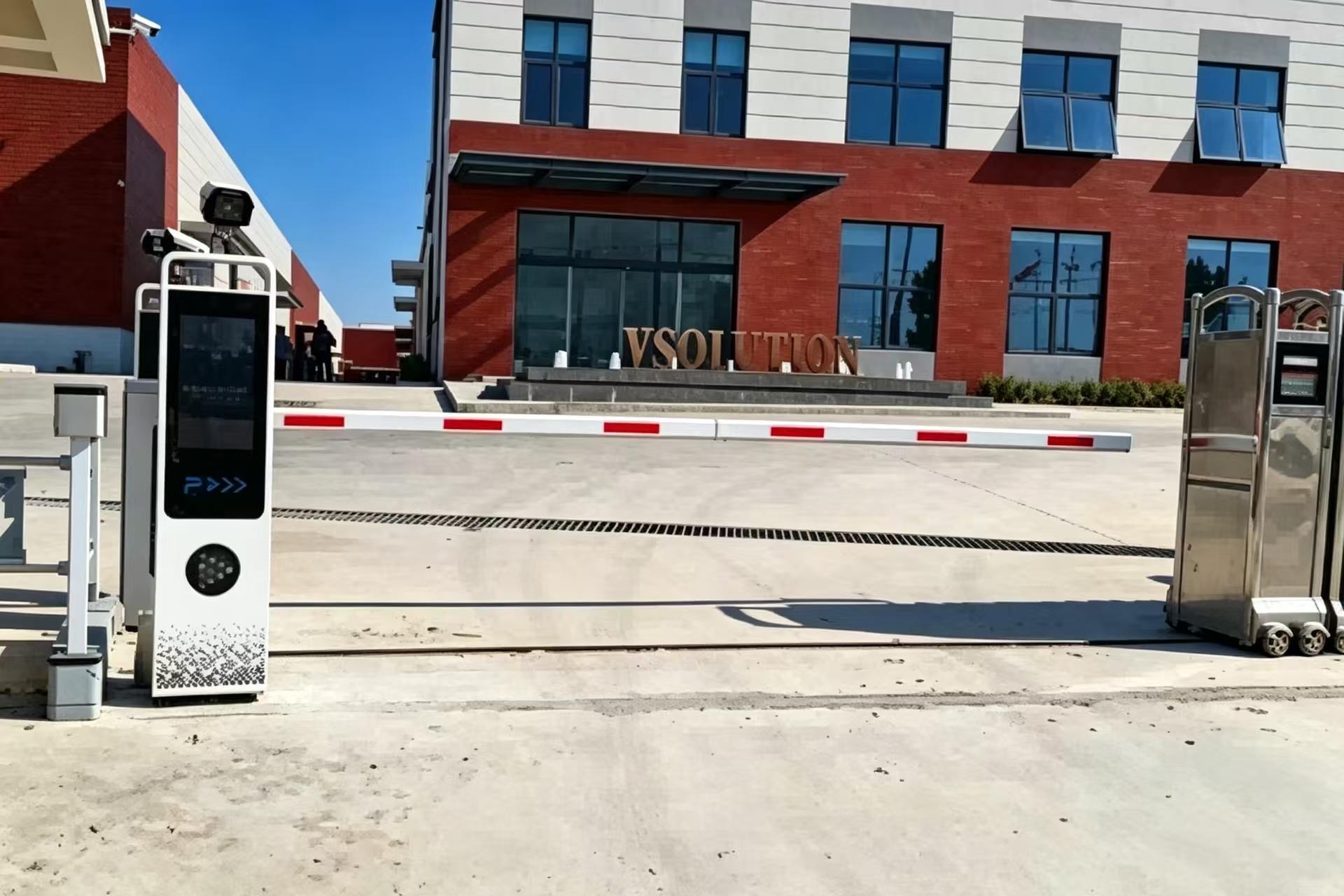 Tired of Server Crashes at the Gate? Meet ZOJE's ANPR Camera